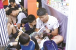 亲子阅读为两代人带来满满的收获。 - 新浪上海