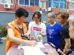 一个人的爱心能温暖一群人：松江大二女生暑期帮社区老人“代扔垃圾”分文不取 - 上海女性