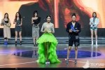 这双高跟鞋号称“能跑能跳” 记者进博会现场体验网红鞋 - 上海女性
