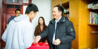 我校开展“不忘初心、牢记使命”冬令送温暖慰问学生活动 - 上海财经大学