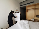 闵行一家酒店用毛巾擦拭面盆马桶 已被立案将严厉查处 - 新浪上海