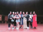五四歌会演出结束后与学生合影 - 上海海事大学