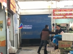 记者暗访地下活禽摊点 店主:卖菜不如卖鸡挣钱[组图] - Sh.Eastday.Com