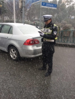 沪交警民警全员上岗 多项措施积极应对雨雪天气 - Sh.Eastday.Com