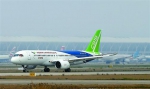 C919在浦东机场完成首次跑道高速滑行顺利 - 新浪上海