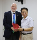 国际光学工程学会首席执行官（SPIE CEO）Eugene G. Arthurs博士来校访问 - 上海理工大学