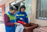 美女环卫工去上海社区讲解垃圾分类 一出现便圈粉无数 - 上海女性